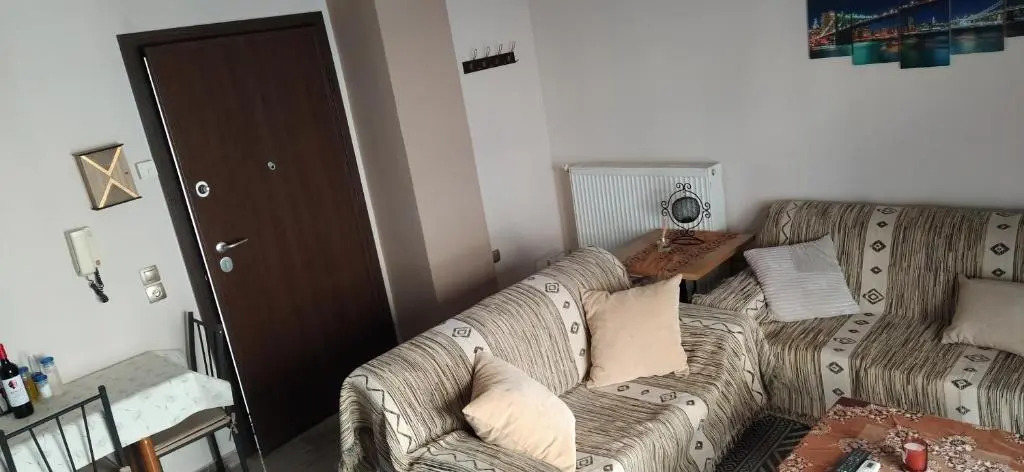 George's apartment Serres