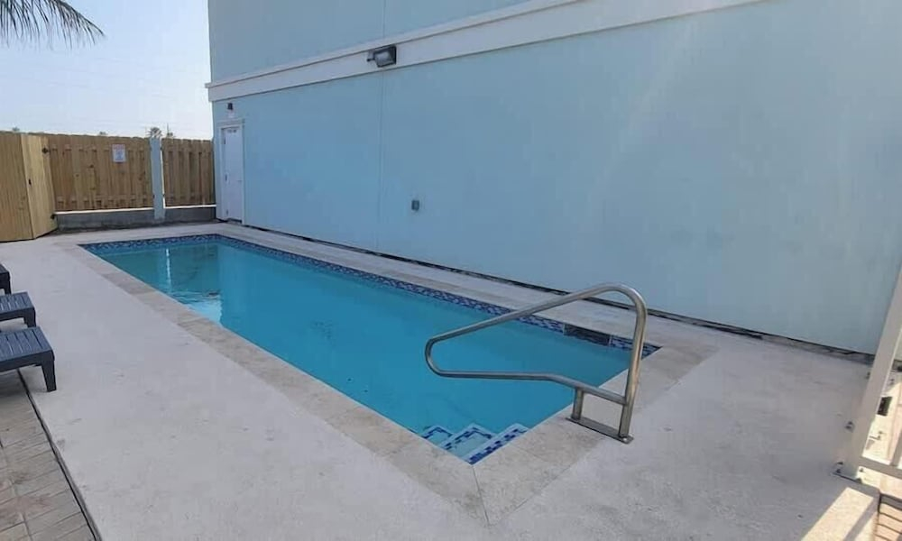 New Townhome - 2 Levels - Heated Pool - #2