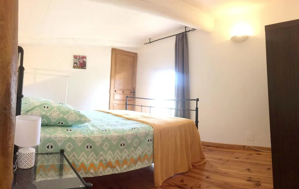 House With one Bedroom in Roquemaure, With Enclosed Garden and Wifi