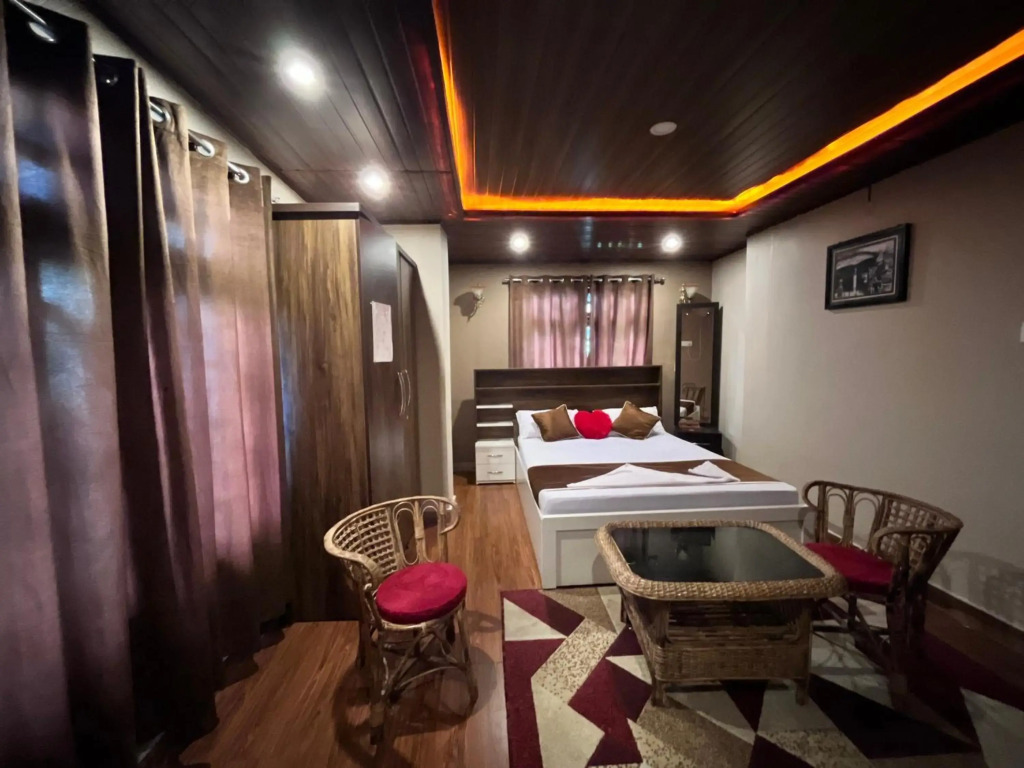 Traditional Hotel & Restaurant !! Kurseong !! Best Hotel in Kurseong