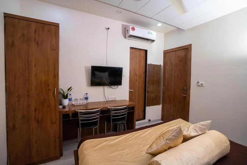 Hotel Royce Executive Near US Consulate, Bandra Kurla Complex