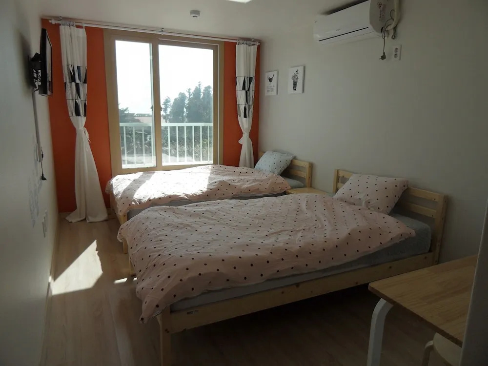 2013 Guesthouse