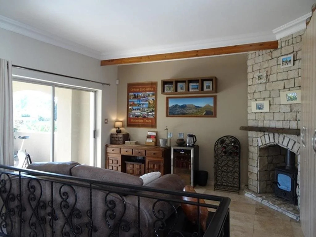 African Palm Cottage and Guesthouse