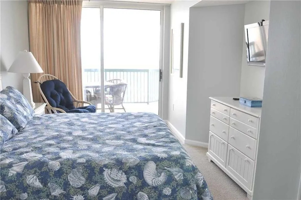 Ashworth 805 - 4 Br condo by RedAwning