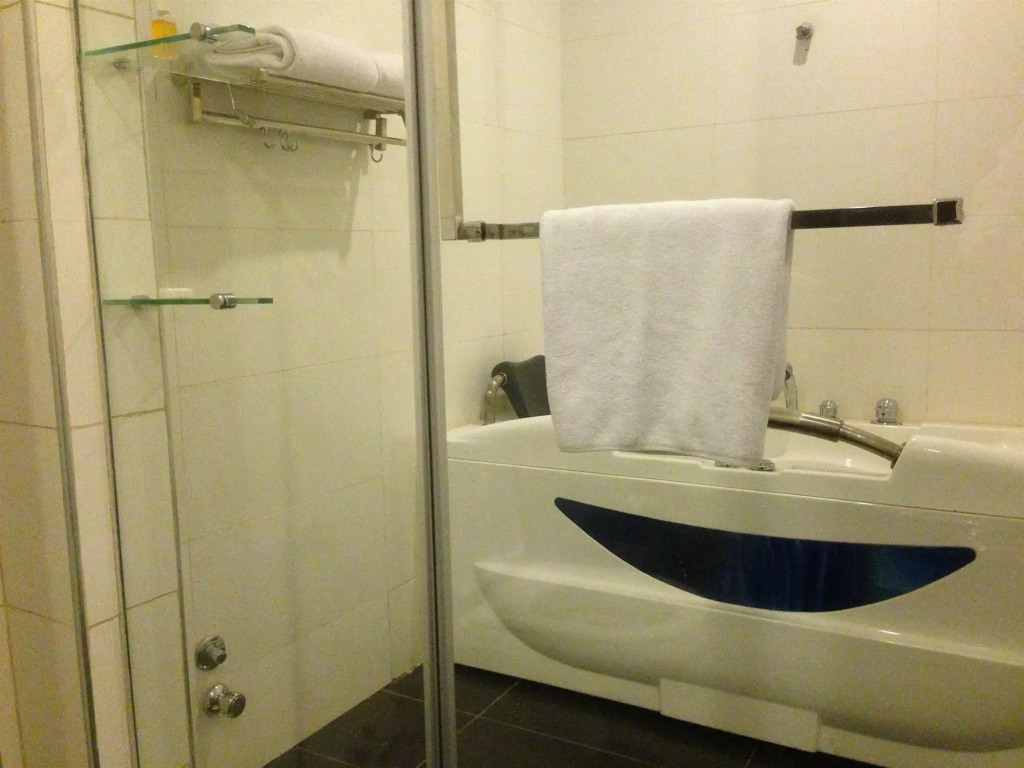 Noble House Hotel
