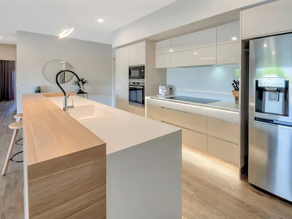 Superior Luxury Apartment in the City Life on Lake 19