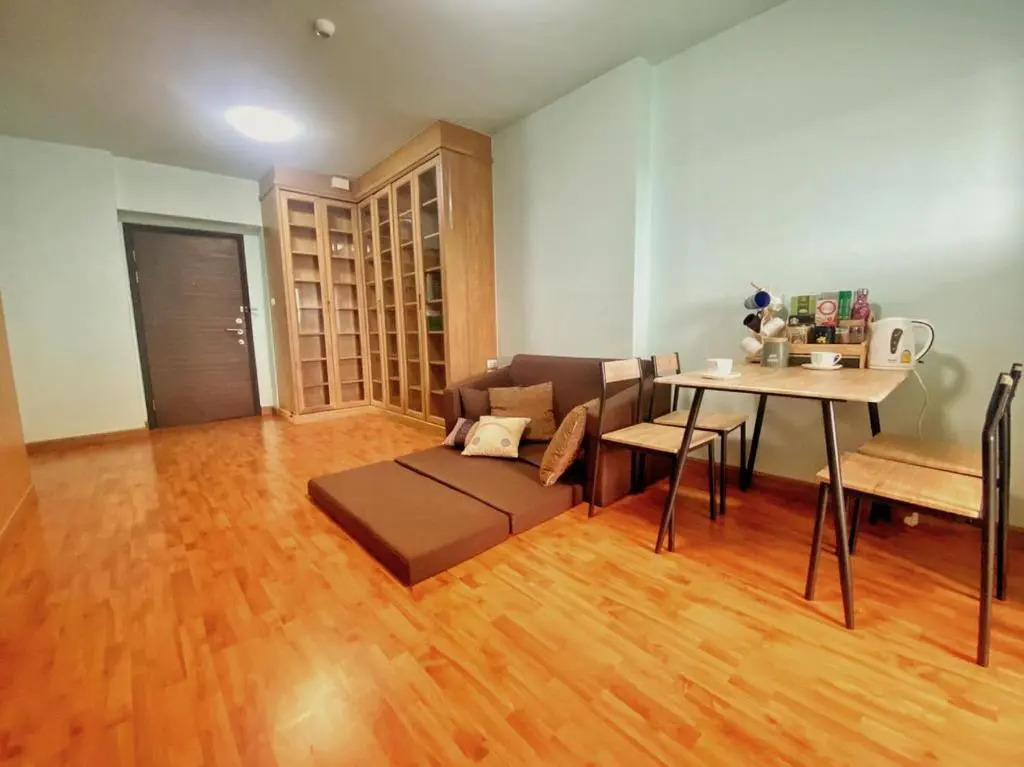 Cozy apartment 70m² with huge balcony, center BKK