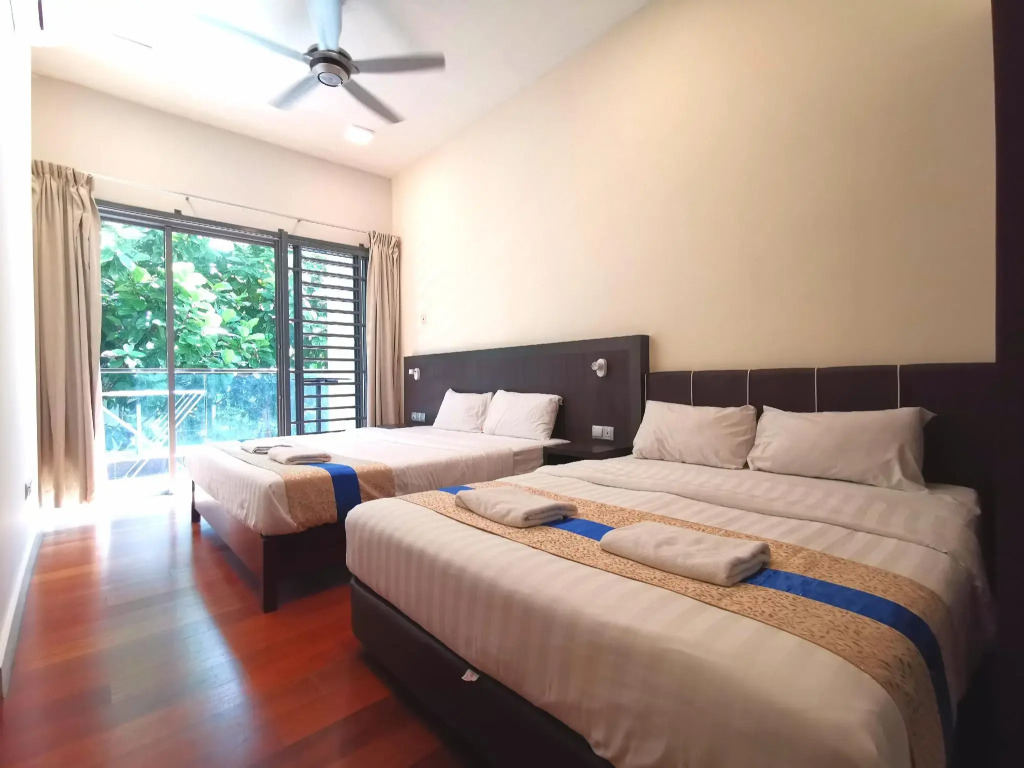 Sunset Seaview Vacation Condos @ IMAGO Shopping Mall