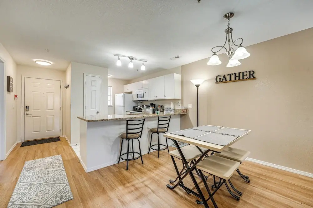 Branson Condo w/ Screened Porch: 4 Mi to Lake!