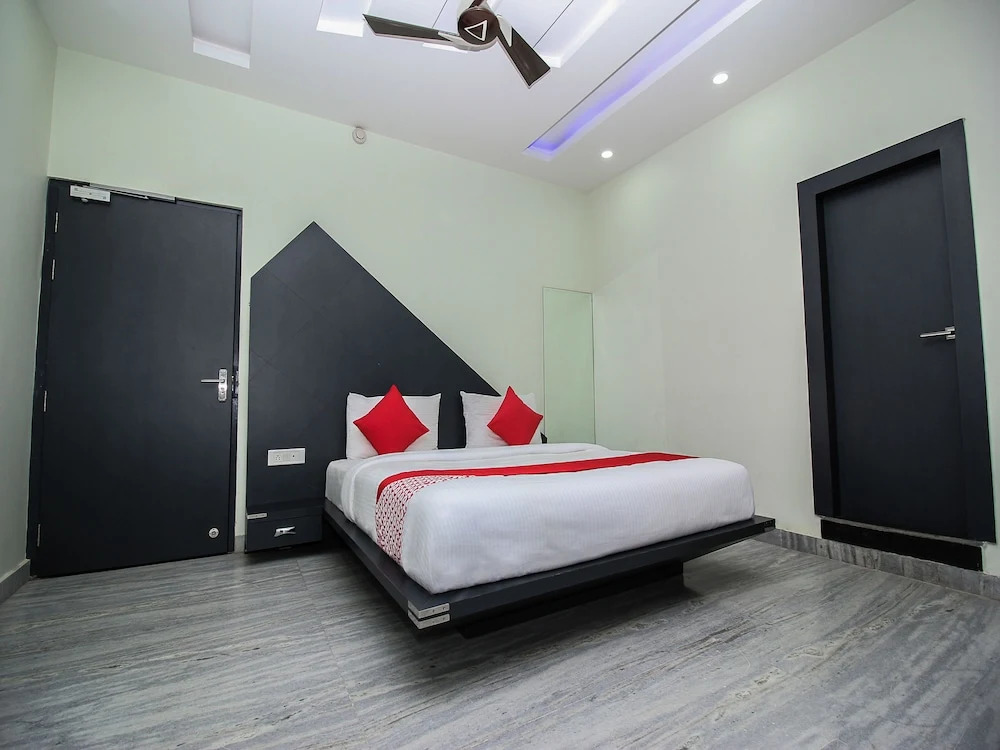 OYO 15783 Hotel Shree Kanji Palace