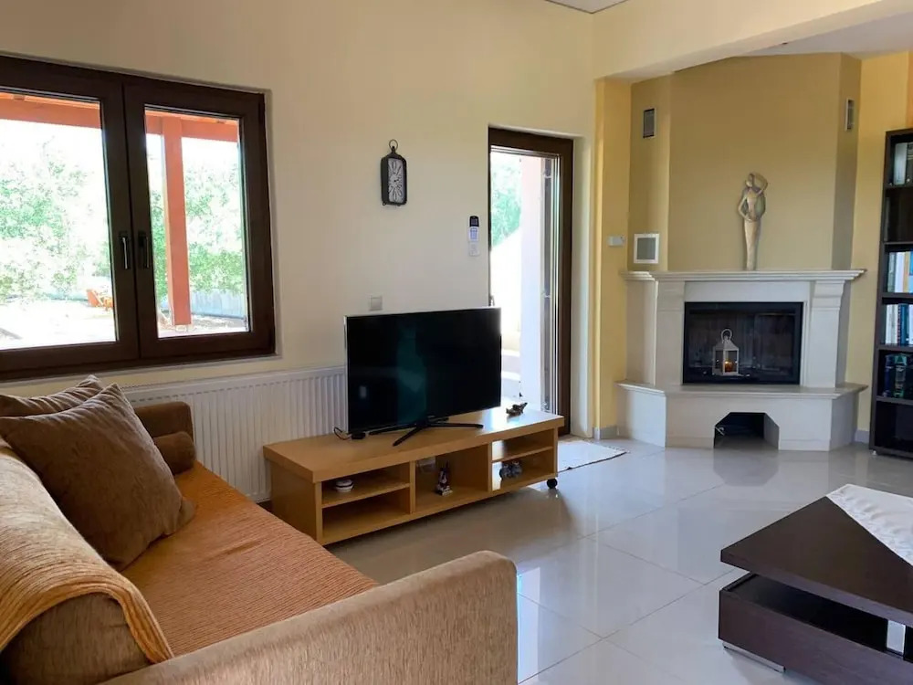 Stunning 3-bedroom Villa Near Malia Beach