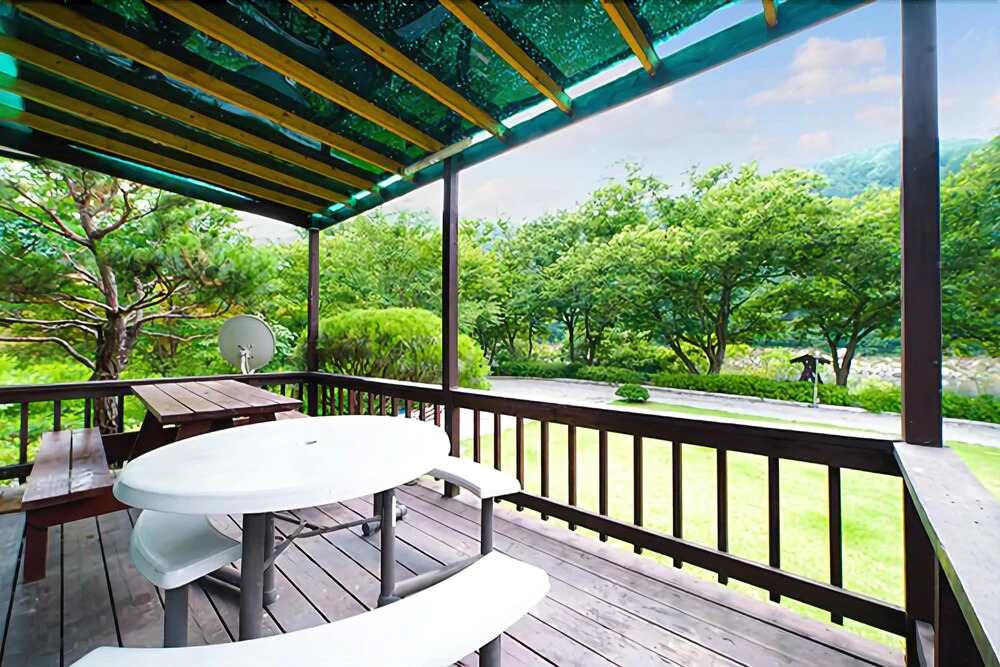 Hongcheon White House Pension