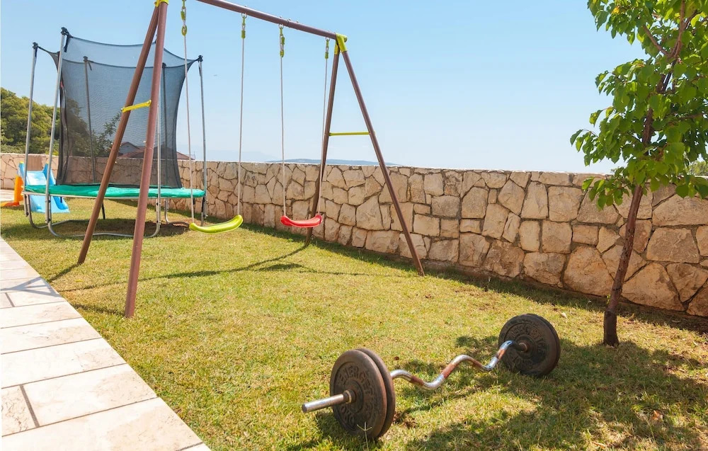 Nice Home in Seget Donji With Wifi and 12 Bedrooms