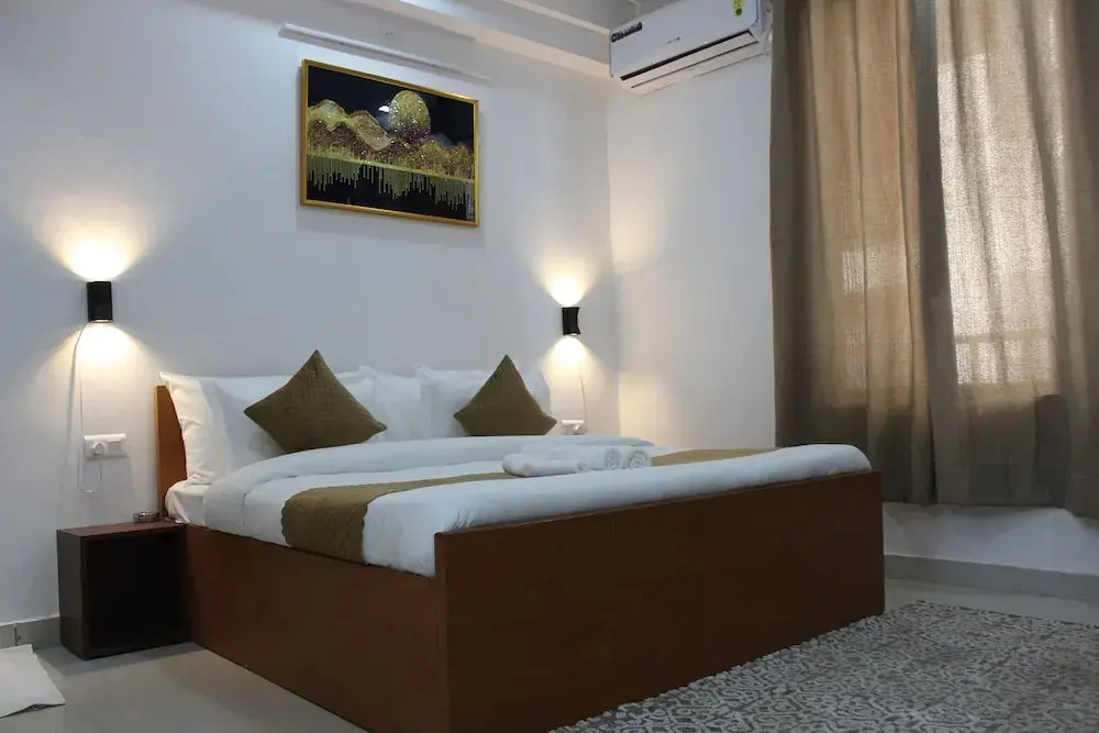 Aura Luxury Studio Near Artemis Hospital
