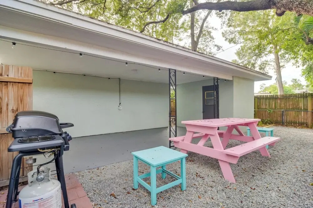 Walk to Art District + Beach: Pet-friendly Getaway
