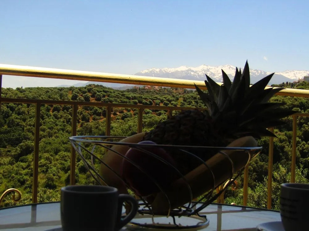 Aristos Apartments & Suites