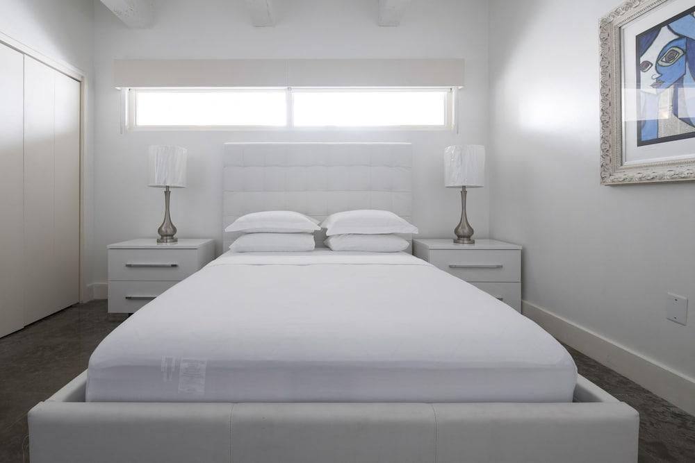 The Netherland 1 BR Condo on Ocean Drive - Miami Beach - RSM 42371