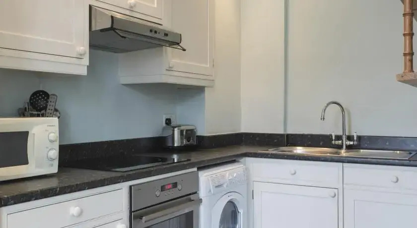 FG Property - Earls Court, Philbeach Gardens, Flat 9