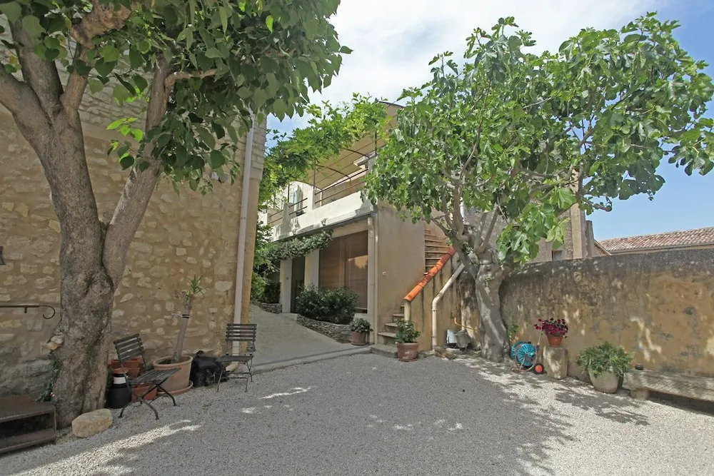 Villa Velleron - Guesthouse in a picturesque village