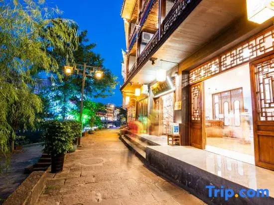 Yuejinge River View Homestay (Fenghuang Ancient City Store)