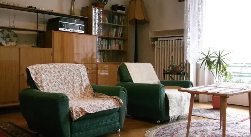 Retro Flat