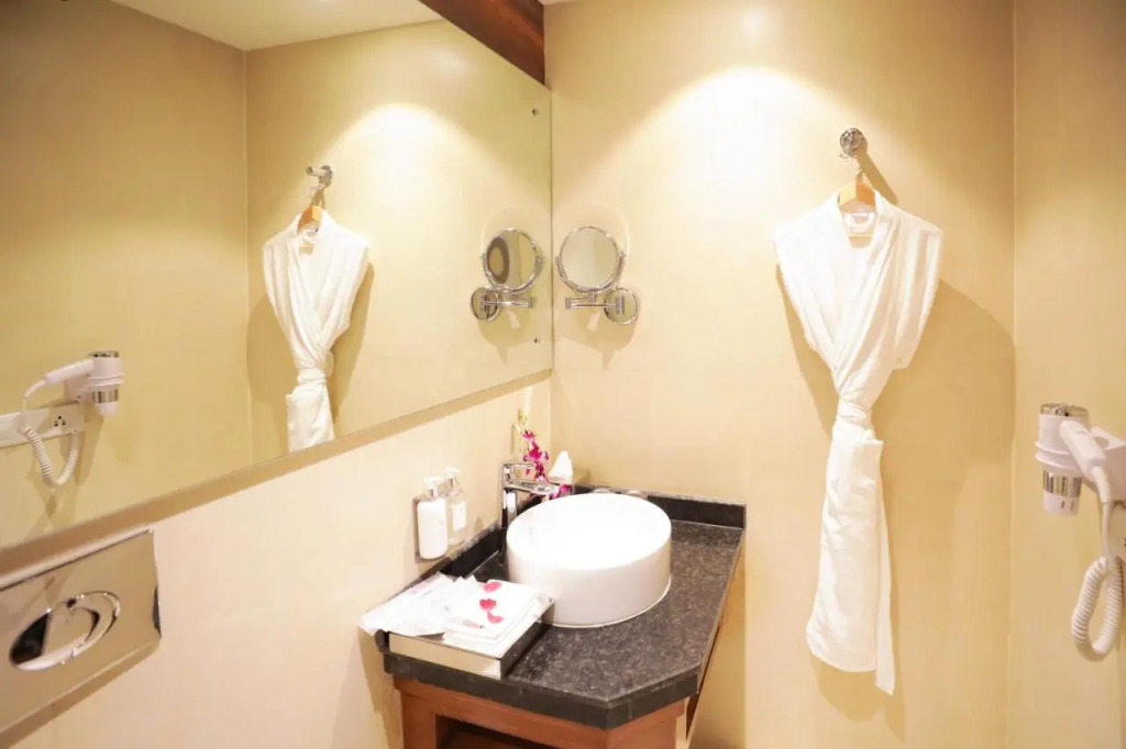 Regenta Suites Gurugram, Sector 49 Sohna Road