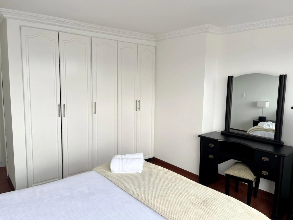Cómoda suite amoblada nueva a estrenar, con vistas Sector La Carolina, aparcamiento privado