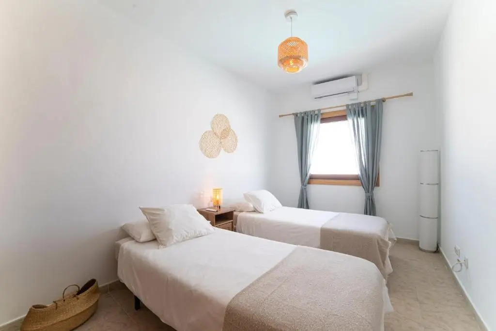 6 Bedroom Luxury Villa 300m from the water front
