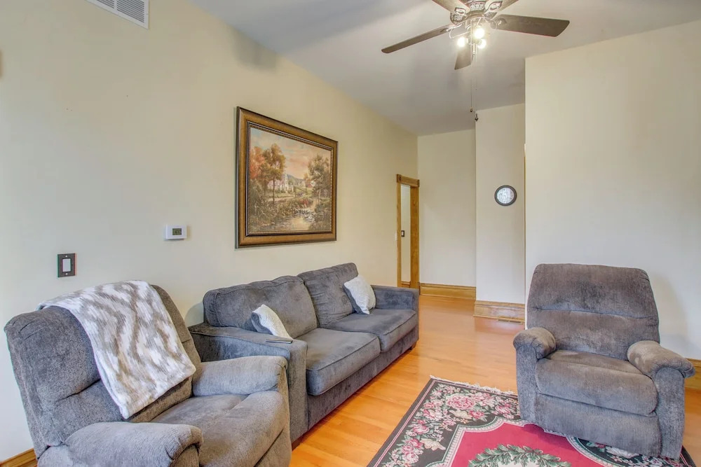 < 1 Mi to Downtown: Historic Dubuque Gem!