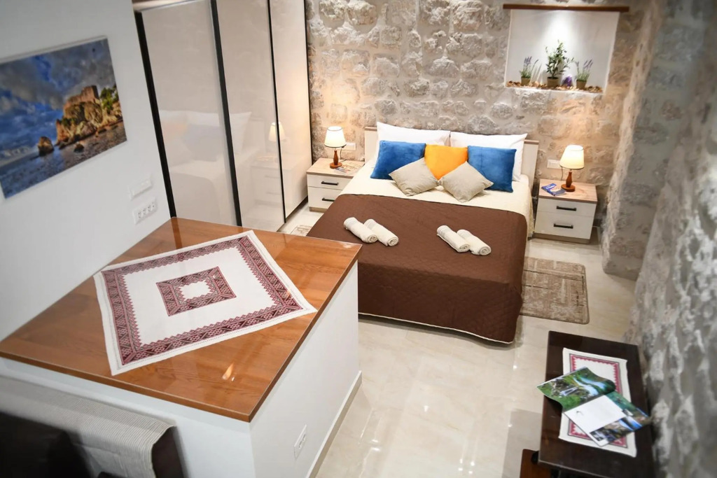 Old Town Dubrovnik Studio, Quiet Street, 2 min Stradun