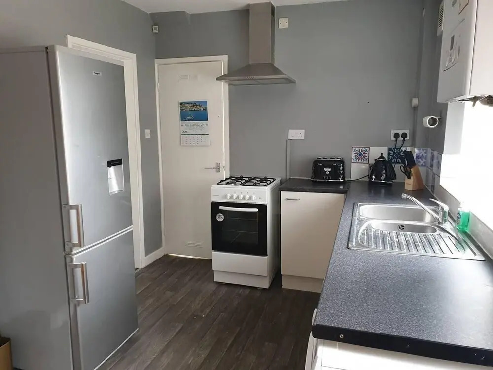 Sleeps 6, Guests&contractors, Wi-fi, Free Parking