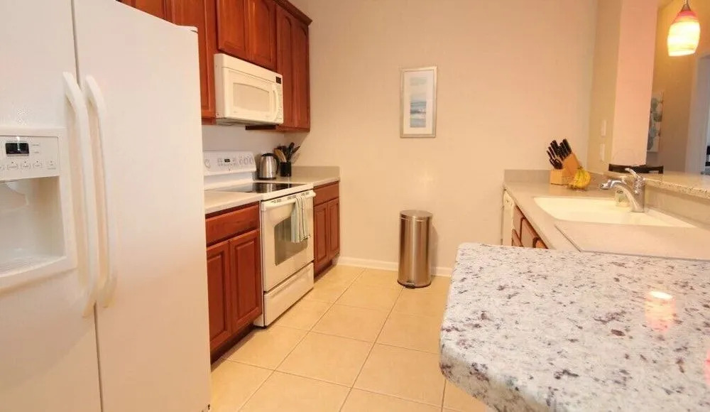 Executive Penthouse 3 Bedroom Condo by RedAwning