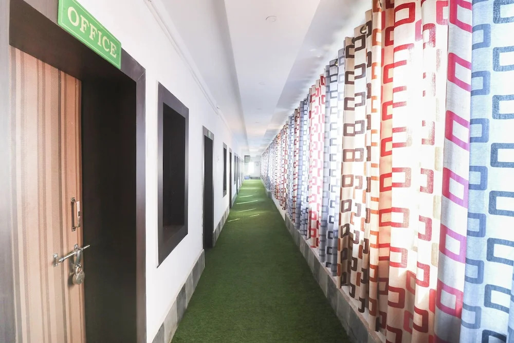 OYO Flagship 18658 Hotel Royal Green