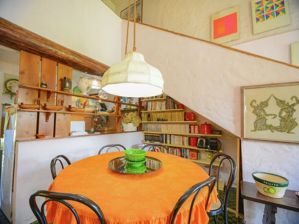 Lovely Apartment on a Beautiful Property Near the sea