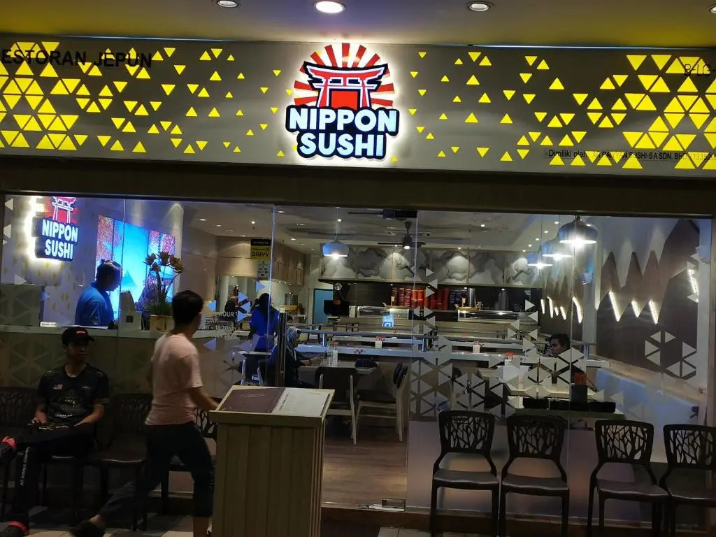 Vista Alam Studio Units - Pool, food court