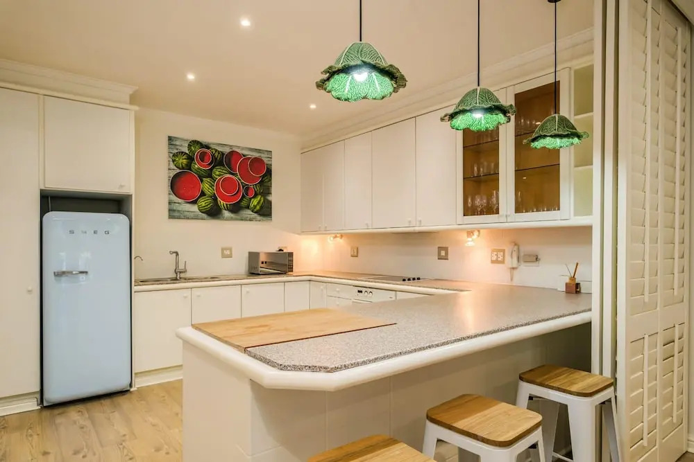 Contemporary Apartment Close to the Radisson Majolica
