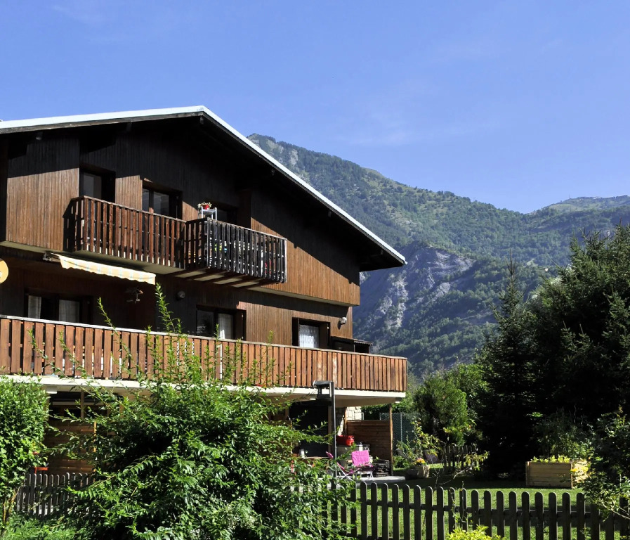 Chalet la Cachette Cyclists Skiers