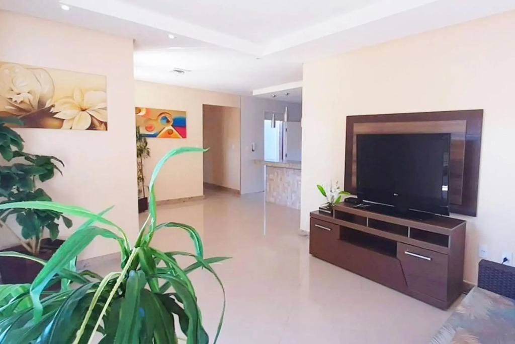Casa Paraná com 8 quartos acomoda até 40 pessoas