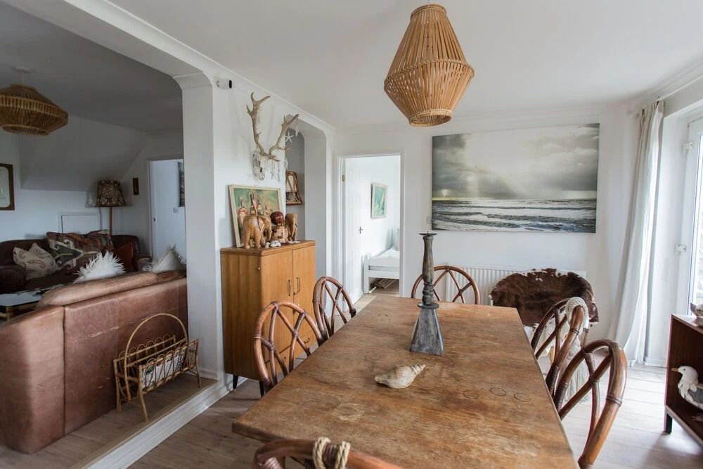 Fairlight - Charming coastal home on the beach