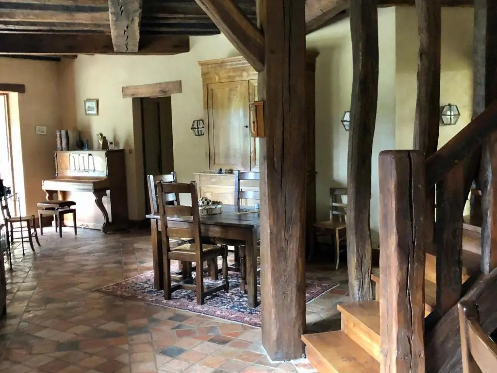 Évasion champêtre : Maison avec piscine, tennis, et étang au cœur de 50 hectares de forêt - FR-1-410-307
