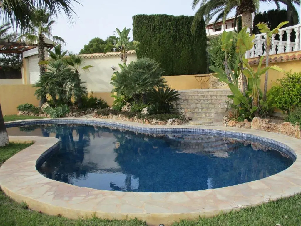 1. Meeresline Villa mit privat Pool
