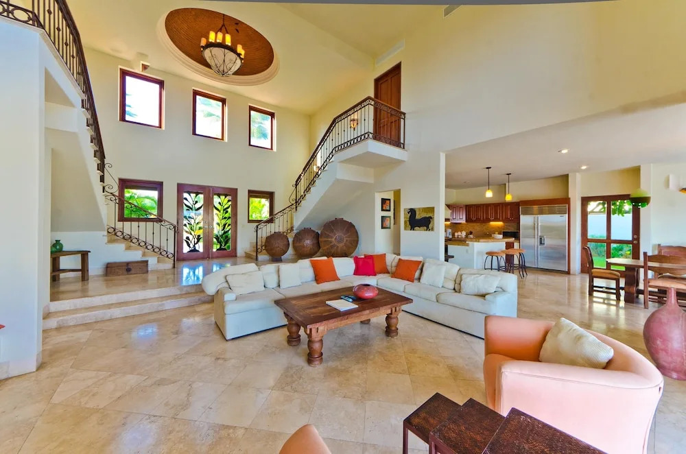 3,000 Sq. Ft. Villa With Beach Club Access: Villa de Phoenix