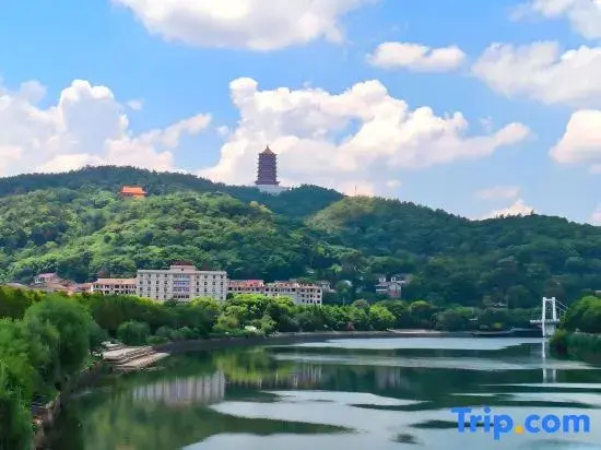 Liling Hehua Hotel (Lilingmen Porcelain City Ancient Rhyme One River Two Banks Branch)