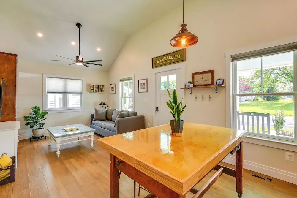 Modern Solomons Cottage Rental - Walk to Island!
