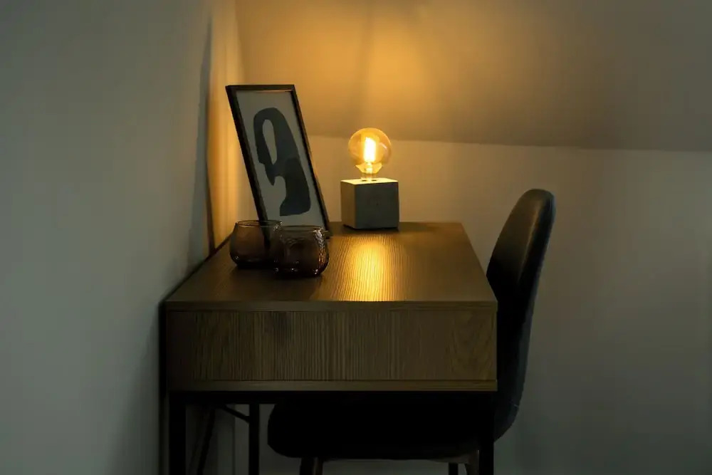 Moderne Stadt Zimmer mit eigenem Bad