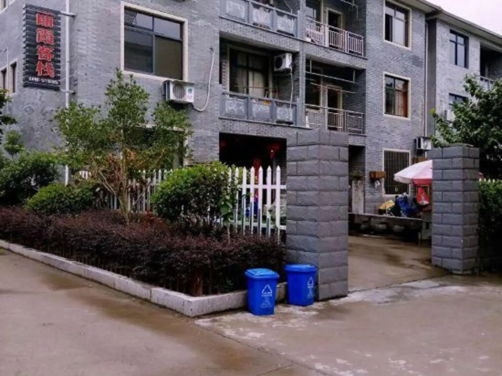 Lixia Inn