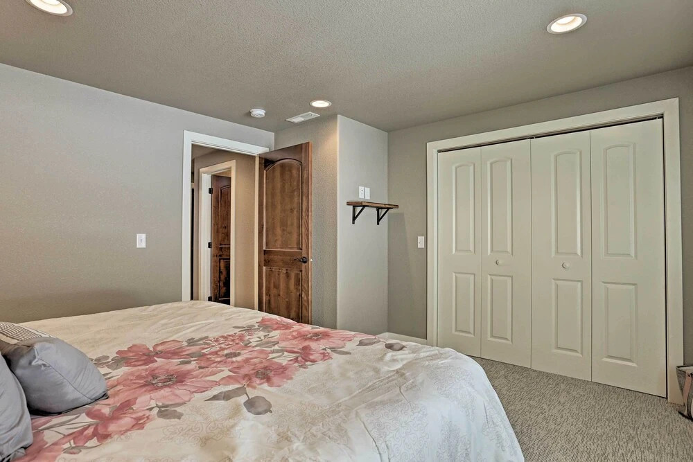 Lead Family Home w/ Hot Tub, 2 Mi to Deer Mountain