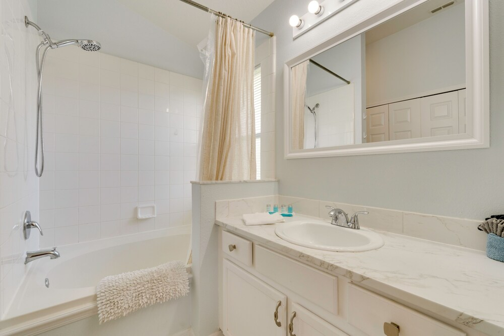 Family Fun! Modern Home w/ Pool ~ 8 Mi to Disney