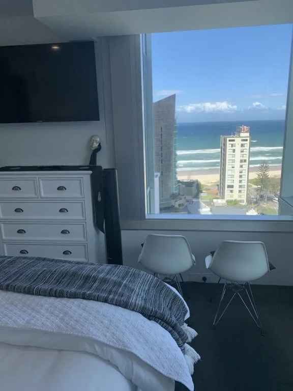 Upmarket Apartment at Beach