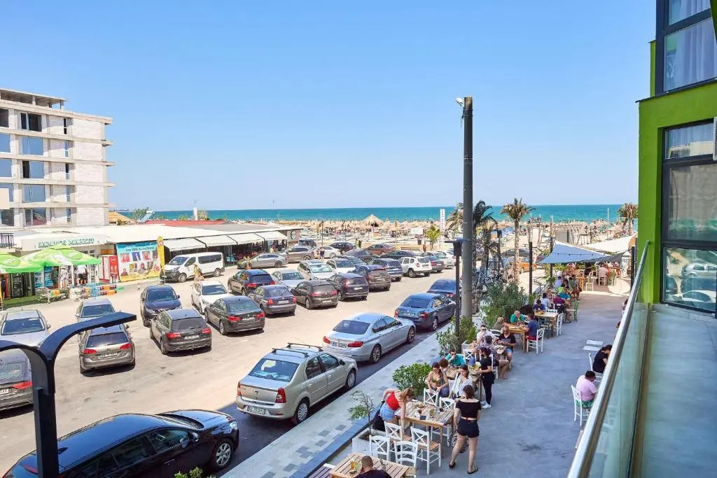 Aqua Vista 1BR Apartment Spa Pool ALEZZI Beach resort